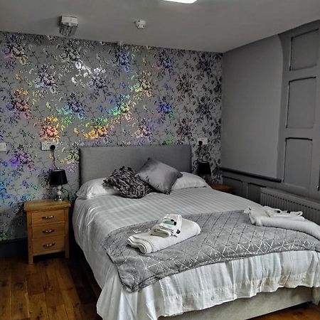 Bed and Breakfast The Edinburgh Castle Холихед Экстерьер фото