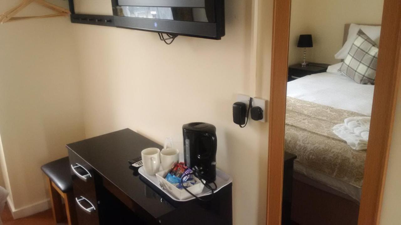 Bed and Breakfast The Edinburgh Castle Холихед Экстерьер фото