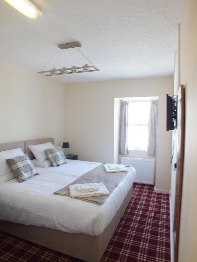 Bed and Breakfast The Edinburgh Castle Холихед Экстерьер фото