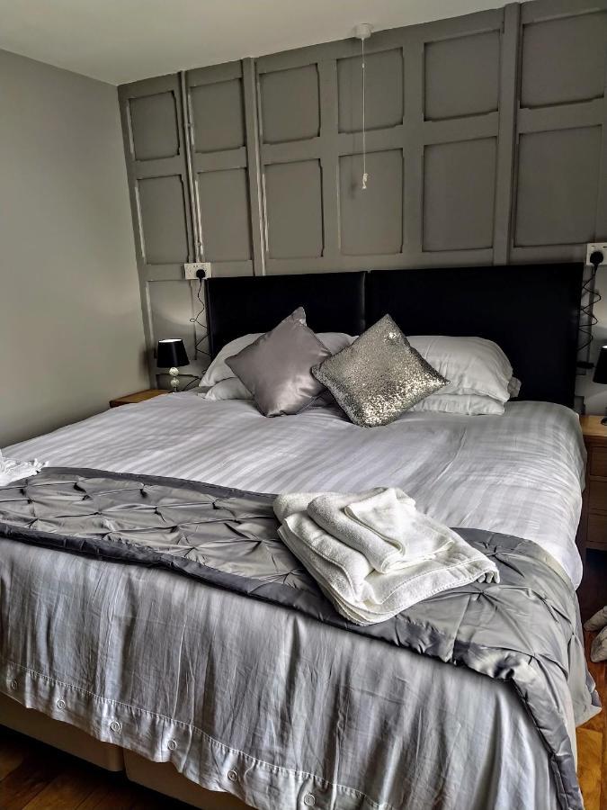 Bed and Breakfast The Edinburgh Castle Холихед Экстерьер фото