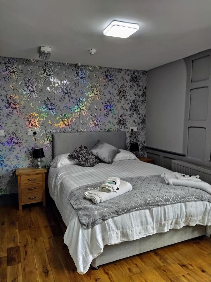 Bed and Breakfast The Edinburgh Castle Холихед Экстерьер фото